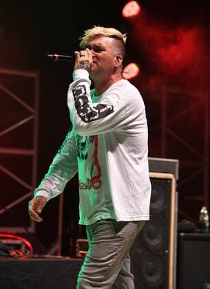 New Found Glory Konzert in Delray Beach, Florida. DELRAY BEACH - APRIL 14: Jordan Pundik of New Found Glory performs at the Old School Square Pavilion on April 14, 2021 in Delray Beach, Florida. Copyright: xmpi04 MediaPunchx