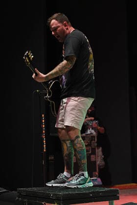 New Found Glory Konzert in Delray Beach, Florida. DELRAY BEACH - APRIL 14: Chad Gilbert of New Found Glory performs at the Old School Square Pavilion on April 14, 2021 in Delray Beach, Florida. Copyright: xmpi04 MediaPunchx
