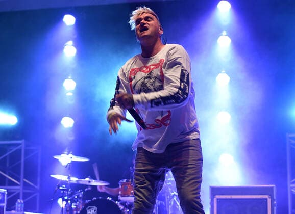 New Found Glory Konzert in Delray Beach, Florida. DELRAY BEACH - APRIL 14: Jordan Pundik of New Found Glory performs at the Old School Square Pavilion on April 14, 2021 in Delray Beach, Florida. Copyright: xmpi04 MediaPunchx