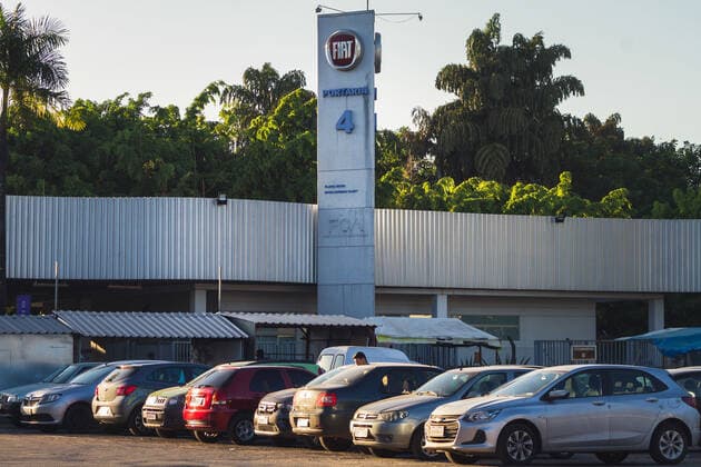Coronavirus in Brasilien, FIAT lässt Mitarbeiter in Betim impfen BETIM, MG - 15.04.2021: FIAT DARÁ FÉRIAS PARA 2000 FUNCIONÁRIOS - FIAT will give collective vacations to 1,900 employees in Betim, MG. The automaker informed that starting next Monday the 19th it will give a collective vacation of 10 days due to irregularities in the supply of parts and electronic components. x2054056x  LucianoxMariano