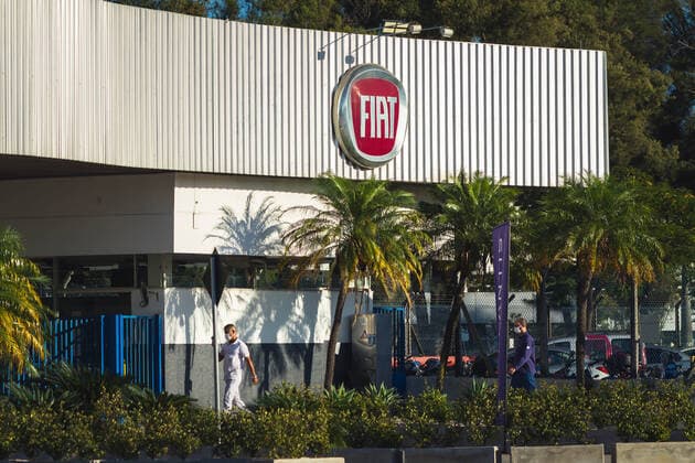 Coronavirus in Brasilien, FIAT lässt Mitarbeiter in Betim impfen BETIM, MG - 15.04.2021: FIAT DARÁ FÉRIAS PARA 2000 FUNCIONÁRIOS - FIAT will give collective vacations to 1,900 employees in Betim, MG. The automaker informed that starting next Monday the 19th it will give a collective vacation of 10 days due to irregularities in the supply of parts and electronic components. x2054061x  LucianoxMariano