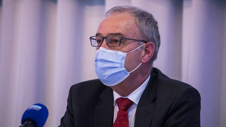 Zürich, Schweiz - 15. April 2021: Guy Parmelin, Bundespräsident steht in diesem Jahr besonders im Mittelpunkt und unter Druck unter anderem wegen der Coronavirus Pandemie, aber auch wegen dem institutionellen Rahmenabkommen mit der EU. Zeitgeschehen