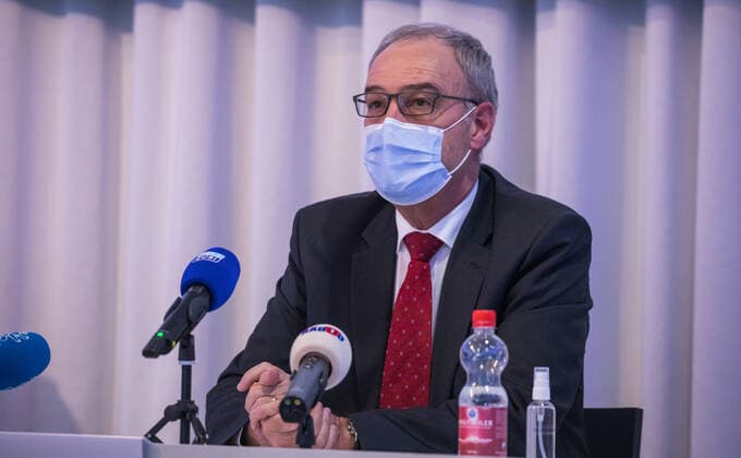 Zürich, Schweiz - 15. April 2021: Guy Parmelin, Bundespräsident steht in diesem Jahr besonders im Mittelpunkt und unter Druck unter anderem wegen der Coronavirus Pandemie, aber auch wegen dem institutionellen Rahmenabkommen mit der EU. Zeitgeschehen