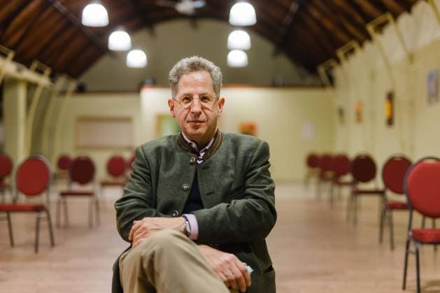 Bilder des Jahres 2021, News 04 April News Themen der Woche KW15 Hans-Georg Maaßen Hans-Georg Maaßen stellt sich dem CDU-Kreisverband und der Jungen Union Schmalkalden-Meiningen vor. Die CDU in Südthüringen mit den vier Thüringer Kreisverbänden Suhl, Schmalkalden-Meiningen, Hildburghausen und Sonneberg will den ehemaligen Verfassungsschutzpräsident Maaßen für die Bundestagswahl nominieren. Schwallungen Thüringen DEUTSCHLAND *** Hans Georg Maaßen Hans Georg Maaßen introduces himself to the CDU district association and the Junge Union Schmalkalden Meiningen The CDU in southern Thuringia with the four Thuringian district associations Suhl, Schmalkalden Meiningen, Hildburghausen and Sonneberg wants to nominate the former President of the Office for the Protection of the Constitution Maaßen for the