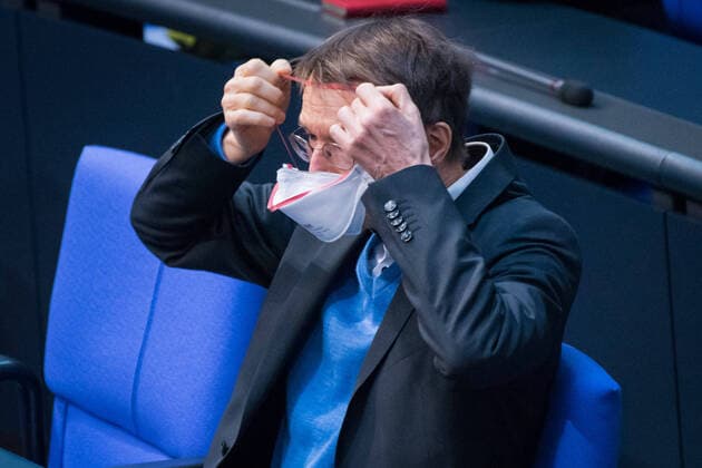 Berlin, Plenarsitzung im Bundestag Karl Lauterbach (SPD) während der 222. Sitzung des Deutschen Bundestags am 16.04.2021 in Berlin. Berlin Bundestag Berlin Deutschland