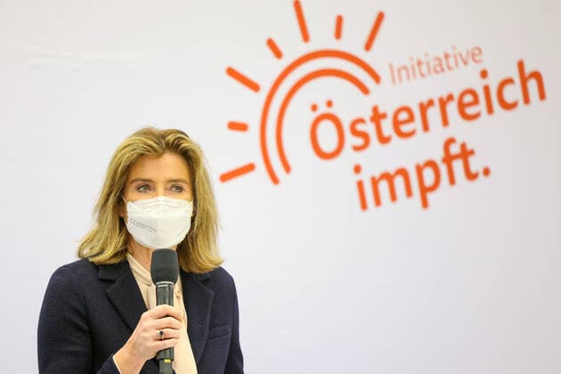 20210416 PC of initiative Austria vaccinates with Austrian- Association of Municipalities and Association of Cities VIENNA, AUSTRIA - APRIL 16: Spokesperson Eva Hoeltl (Initiative (Austria vaccinates)at PC - of initiative Austria vaccinates with Austrian- Association of Municipalities and Association of Cities at Parliament alternative location on April 16, 2021 in Vienna, Austria. 210416_SEPA_10_002 Copyright: xMichaelxIndrax SEPAxMedia
