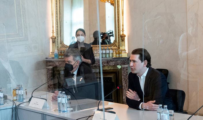 20210416 Adjustments of Corona measures. Talks with experts - opposition - state governors - Presentation of results VIENNA, AUSTRIA - APRIL 16: Vice Chancellor Werner Kogler (Green Party) and Federal Chancellor Sebastian Kurz (OEVP) at a talk with the state governors concerning possible adjustments of the Corona measures at Federal Chancellery on April 16, 2021 in Vienna, Austria. WIEN, OESTERREICH - 16. APRIL: Vizekanzler Werner Kogler (Gruene) und Bundeskanzler Sebastian Kurz (OEVP) einem Gespraech von Vertetern der Regierung und Landeshauptleuten ueber moegliche Anpassungen der Corona-Massnahmen im Bundeskanzleramt am 16. April 2021 in Wien, Oesterreich. 210416_SEPA_32_006 Copyright: xMartinxJuenx SEPAxMedia