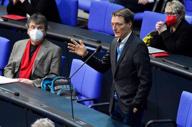 Karl Lauterbach in der 222. Sitzung des Deutschen Bundestages im Reichstagsgebäude. Berlin, 16.04.2021