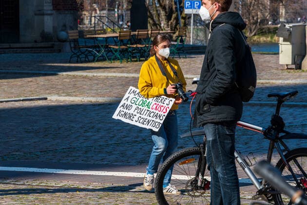 Kiel, 16. April 2021 Auf dem Rathausplatz in Kiel gab es heute am 16. April unter dem Motto NoCovid es ist möglich eine Demonstration für strengere Maßnahmen zur Corona Pandemie Bekämpfung. Die Teilnehmerzahl war auf 100 begrenzt, alle hielten sich an Maskenpflicht und Abstandsregeln.