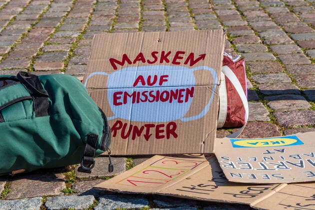 Kiel, 16. April 2021 Auf dem Rathausplatz in Kiel gab es heute am 16. April unter dem Motto NoCovid es ist möglich eine Demonstration für strengere Maßnahmen zur Corona Pandemie Bekämpfung. Die Teilnehmerzahl war auf 100 begrenzt, alle hielten sich an Maskenpflicht und Abstandsregeln.