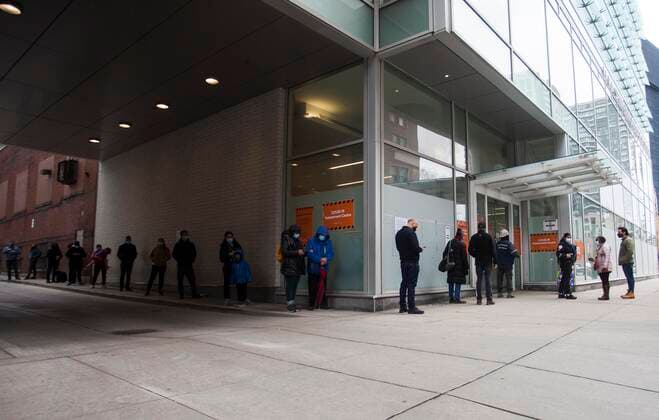 (210416) -- TORONTO, April 16, 2021 -- People wearing face masks line up for COVID-19 tests at a COVID-19 assessment center in Toronto, Canada, on April 16, 2021. On Friday afternoon, Canada reported 6,771 new cases of the COVID-19, bringing the cumulative total to 1,103,441, including 23,535 deaths, according to CTV. (Photo by Xinhua) CANADA-TORONTO-COVID-19-CASES ZouxZheng