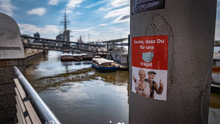 Hamburg, Elbe, Hamburger Hafen, Landungsbrücken Danke, dass du Maske trägst April 2021 Hamburg