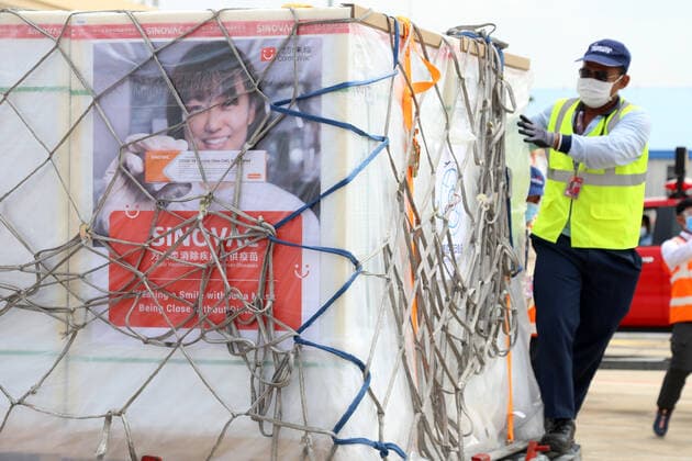 (210417) -- PHNOM PENH, April 17, 2021 -- An airport worker transports a package of Sinovac COVID-19 vaccine at Phnom Penh International Airport in Phnom Penh, Cambodia on April 17, 2021. The second batch of the Sinovac COVID-19 vaccine that Cambodia purchased from China arrived in Phnom Penh, capital of Cambodia, on Saturday. (Photo by Xinhua) CAMBODIA-PHNOM PENH-COVID-19-VACCINE-CHINA-ARRIVAL LyxLay 