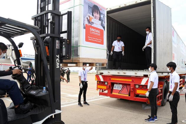 (210417) -- PHNOM PENH, April 17, 2021 -- Airport workers load a package of Sinovac COVID-19 vaccine onto a refrigeration vehicle at Phnom Penh International Airport in Phnom Penh, Cambodia on April 17, 2021. A second batch of the Sinovac COVID-19 vaccine that Cambodia purchased from China arrived in Phnom Penh, capital of Cambodia, on Saturday. (Photo by Xinhua) CAMBODIA-PHNOM PENH-COVID-19-VACCINE-CHINA-ARRIVAL LyxLay 