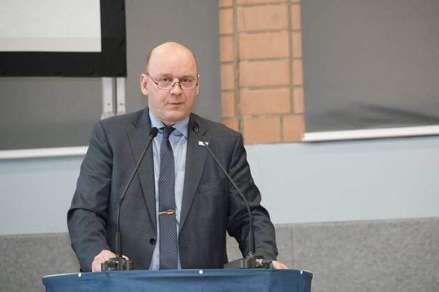 17.04.2021 xkhx Volkmarsen, Nordhessenhalle Bundeskongress mit 250 Deligierten der Jungen Alternative, die Jugendorganisation der AfD Robert Lambrou, Abgeordneter Hessen (Fraktion: AfD *** 17 04 2021 xkhx Volkmarsen, Nordhessenhalle Federal Congress with 250 delegates of the Junge Alternative, the youth organisation of the AfD Robert Lambrou, Member of the Hesse parliamentary group AfD KH