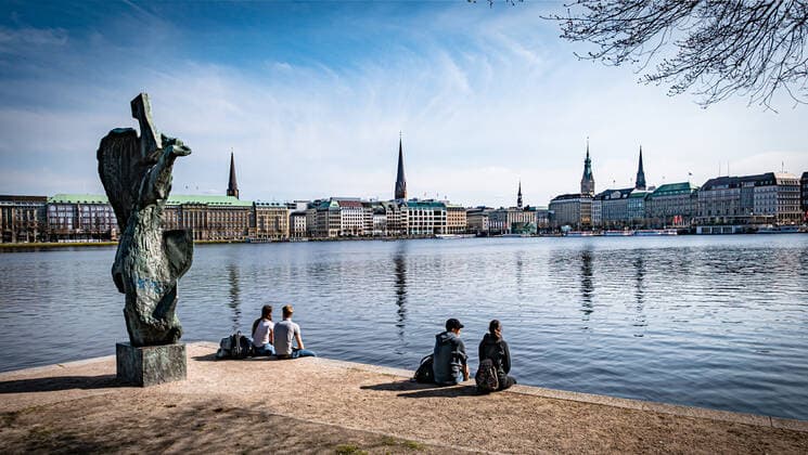 Hamburg; Frühling an der Binnenalster Alster Hamburg
