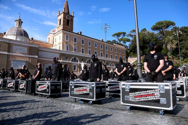 Flash mob of the workers of the entertainment field titled Bauli tornano in piazza - Trunks back in the square. Rome (Italy), April 17th 2021 Photo Samantha Zucchi Insidefoto SamanthaxZucchi