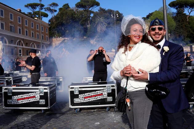Flash mob of the workers of the entertainment field titled Bauli tornano in piazza - Trunks back in the square. Rome (Italy), April 17th 2021 Photo Samantha Zucchi Insidefoto SamanthaxZucchi