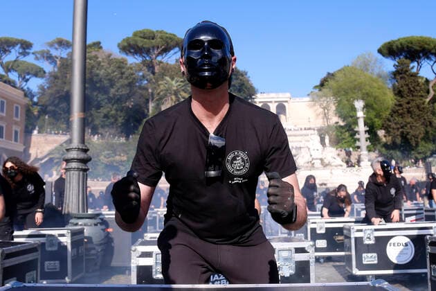News Bilder des Tages Flash mob of the workers of the entertainment field titled Bauli tornano in piazza - Trunks back in the square. Rome (Italy), April 17th 2021 Photo Samantha Zucchi Insidefoto SamanthaxZucchi