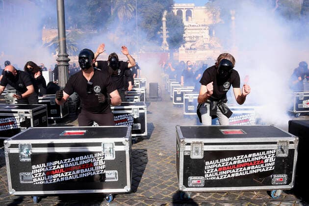Flash mob of the workers of the entertainment field titled Bauli tornano in piazza - Trunks back in the square. Rome (Italy), April 17th 2021 Photo Samantha Zucchi Insidefoto SamanthaxZucchi