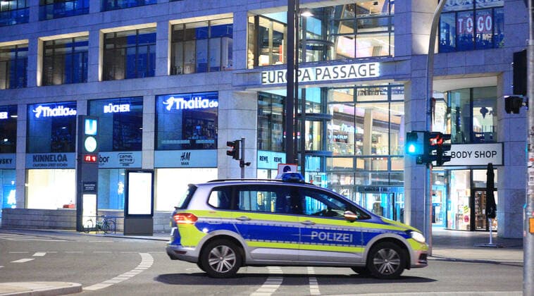 Menschenleere Hamburger Innenstadt während der Ausgangssperre. Innenstadt Hamburg