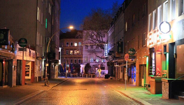 Menschenleere Amüsiermeile Friedrichstraße auf St. Pauli während der Ausgangssperre. St. Pauli Hamburg