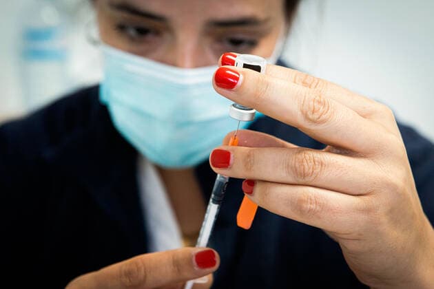 April 17, 2021, Matosinhos, Porto, Portugal: A nurse fills a syringe with the Cominarty vaccine..The nationwide mass vaccination of teachers and school staff started on 17th April in the Matosinhos Vaccination Centre, 1952 people were vaccinated on the first Saturday with Cominarty vaccine produced by Pfizer. Matosinhos Portugal - ZUMAs197 20210417_zaa_s197_270 Copyright: xTeresaxNunesx