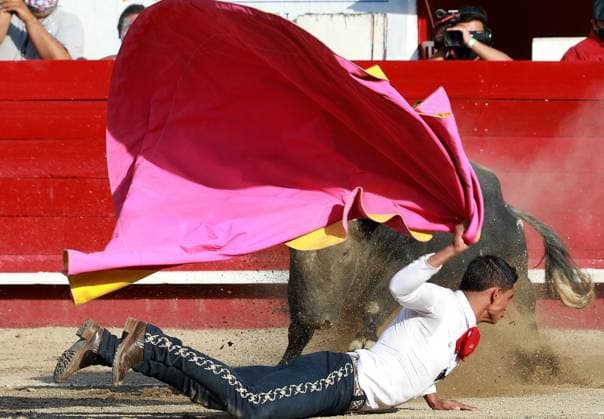 Mexican Gerardo Rivera, fights his first bull of the afternoon Reencuentro of 465kg, at La Luz de Leon bullring, in the state of Guanajuato, Mexico, 17 April 2021. EFE Luis Ramírez Second bullfight of the bullfighting festival in central Mexico !ACHTUNG: NUR REDAKTIONELLE NUTZUNG!  Copyright: xLuisxRamírezx MEX9774 20210418-637543166215146648