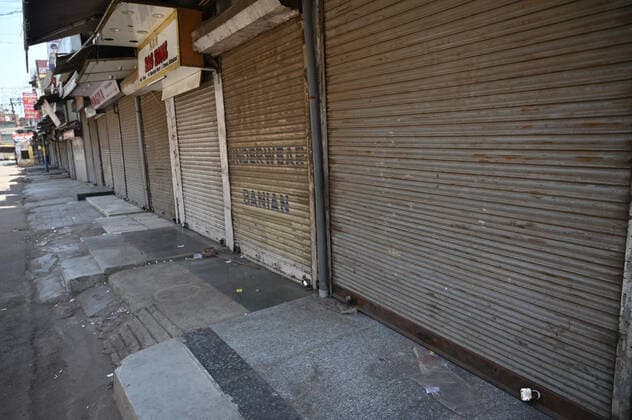 April 18, 2021, Allahabad, Uttar Pradesh, India: Prayagraj: A view of Closed shop on first day of weekly lockdown during COVID-19 spread in Prayagraj on Sunday, April 18, 2021. Allahabad India - ZUMAv115 20210418_zap_v115_008 Copyright: xPrabhatxKumarxVermax