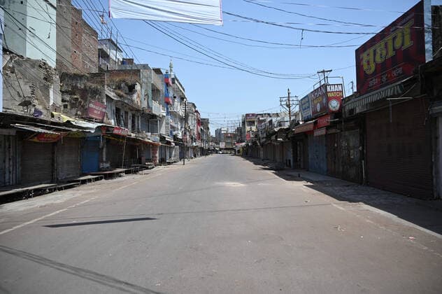April 18, 2021, Allahabad, Uttar Pradesh, India: Prayagraj: A view of Closed shop on first day of weekly lockdown during COVID-19 spread in Prayagraj on Sunday, April 18, 2021. Allahabad India - ZUMAv115 20210418_zap_v115_012 Copyright: xPrabhatxKumarxVermax
