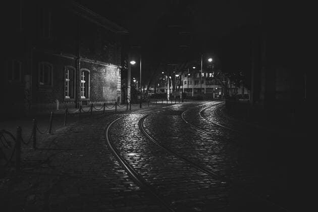 Ausgangssperre in Köln Köln, Innenstadt, 17.04.21-18.04.21: Bilddokumentation der Ausgangssperre von 21Uhr bis 5Uhr, die Straßen sind weitesgehend leer.