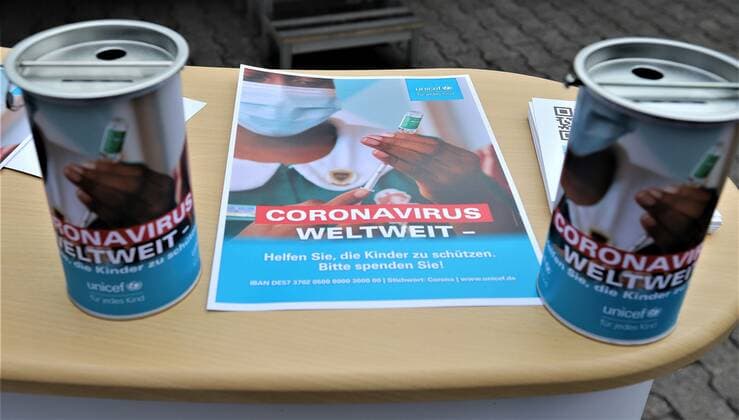 18.04.2021 Neu-Isenburg, Symbolbild Coronavirus weltweit - eine Initiative von UNICEF - Das Kinderheilfwerk sammelt Spenden für die weltweite Imfung von Kindern