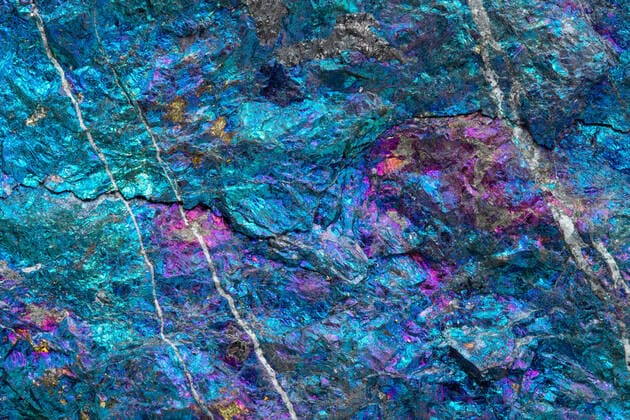 IMAGO Nature: Unsere Erde, Ressourcen, Erze Texture Macro Photography of Peacock ore (Chalcopyrite treated with acid) from Mexico; a copper ore Copyright: xMarkxWindomx Model Released
