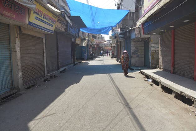 GHAZIABAD, INDIA APRIL 18: Sihani gate market closed during a Sunday Lockdown imposed in Uttar Pradesh in light of rising Covid-19 cases, on April 17, 2021 in Ghaziabad, India. As the national capital gears up to live under weekend curfew from 10 pm on Friday till 5 am on Monday, the government on Friday announced directives for people who need to travel unavoidably within the city limits but do not have valid weekend curfew passes yet. (Photo by Sakib Ali Hindustan Times ) Roads Empty, Markets Shut As Delhi Enters Weekend Curfew Due To Covid-19 Pandemic