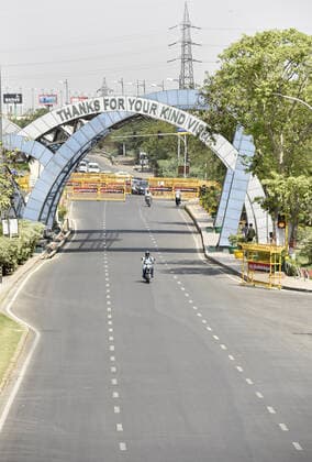 NOIDA, INDIA APRIL 18: Deserted roads are seen during a weekend lockdown imposed by the Uttar Pradesh government amidst rising Covid-19 coronavirus cases, on April 17, 2021 in Noida, India. As the national capital gears up to live under weekend curfew from 10 pm on Friday till 5 am on Monday, the government on Friday announced directives for people who need to travel unavoidably within the city limits but do not have valid weekend curfew passes yet. (Photo by Sunil Ghosh Hindustan Times ) Roads Empty, Markets Shut As Delhi Enters Weekend Curfew Due To Covid-19 Pandemic