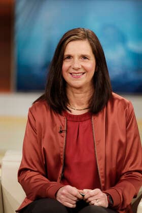 News Bilder des Tages Katrin Göring-Eckardt 2021-04-18, Deutschland, Berlin - Katrin Göring-Eckardt (Bündnis 90 Die Grünen), Fraktionsvorsitzende im Bundestag, zu Gast bei Anne Will im Ersten. Thema der Politiktalkrunde in der ARD: Streit um die Bundesnotbremse - lässt sich die dritte Welle so brechen? *** Katrin Göring Eckardt 2021 04 18, Germany, Berlin Katrin Göring Eckardt Bündnis 90 Die Grünen , parliamentary group leader in the Bundestag, as a guest on Anne Will in the First Topic of the political talk round in the ARD dispute over the federal emergency brake can the third wave be broken so