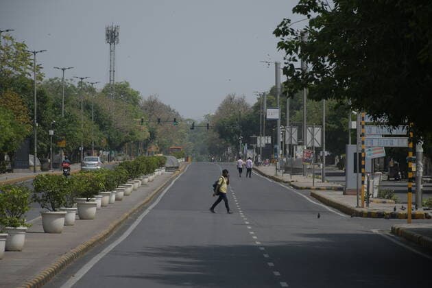 India: Weekend lockdown impose in Delhi Deserted scene of different areas of New Delhi while Delhi Government announce weekend lockdown as surge of Covid-19 cases. New Delhi India Copyright: IshantxChauhan
