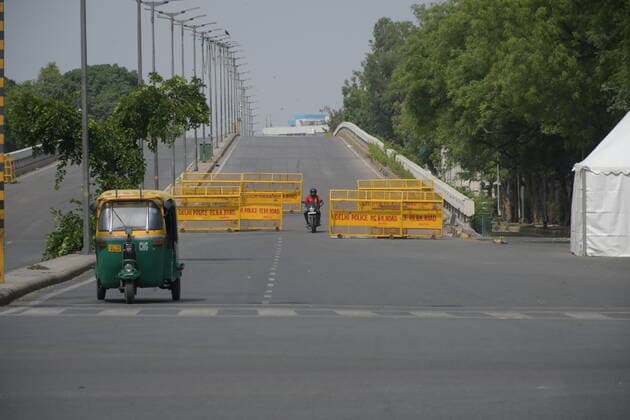 India: Weekend lockdown impose in Delhi Deserted scene of different areas of New Delhi while Delhi Government announce weekend lockdown as surge of Covid-19 cases. New Delhi India Copyright: IshantxChauhan