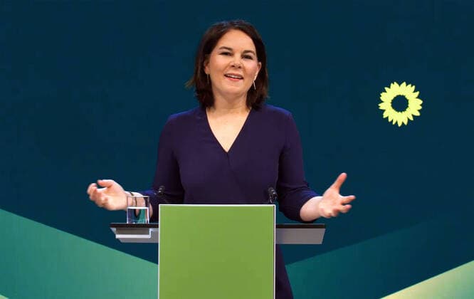 Bilder des Jahres 2021, News 04 April News Themen der Woche KW16 News Bilder des Tages Deutschland, Berlin , 19.04.2021 Pressekonferenz von Buendnis 90 Die Gruenen Foto: Kanzlerkandidatin Annalena Baerbock (digitale Fotos der Uebertragung) Pressekonferenz von Buendnis 90 Die Gruenen *** Germany, Berlin , 19 04 2021 Press Conference of Buendnis 90 Die Gruenen Photo Chancellor Candidate Annalena Baerbock digital photos of the broadcast Press Conference of Buendnis 90 Die Gruenen