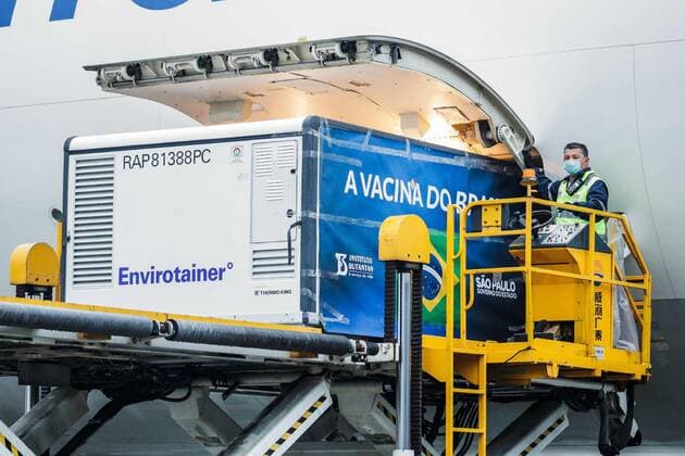 The arrival of inputs for Coronavac vaccine at Guarulhos Airport. April 19, 2021, Guarulhos, Sao Paulo, Brazil: The Governor of Sao Paulo, Joao Doria, witness the arrival of another batch of inputs for the Chinese vaccine CoronaVac at Guarulhos international airport in Sao Paulo. The arrival of inputs for Coronavac vaccine at Guarulhos Airport.  Copyright: xFepesilx