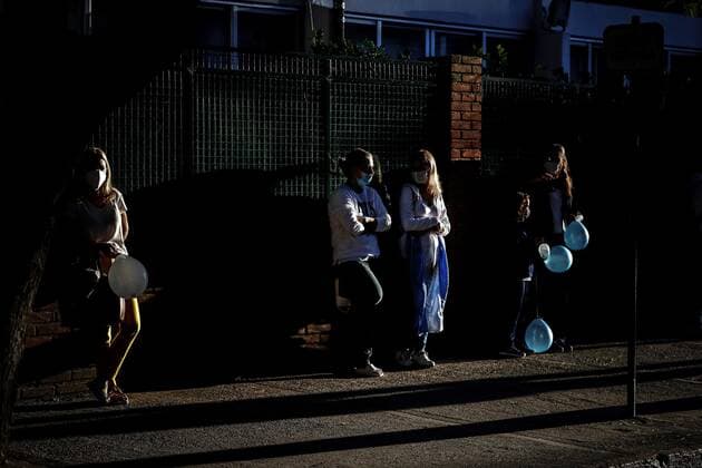 Several students mothers protest outside a school demanding the re-opening of the classrooms in Buenos Aires, Argentina, 19 April 2021. A court ruled against Argentinian Government s decision of closing classrooms for two weeks in Buenos Aires to deal with a new COVID-19 virus disease outbreak. A court rules that students go to schools despite Government s decision to deal with a coronavirus outbreak !ACHTUNG: NUR REDAKTIONELLE NUTZUNG!  Copyright: xJuanxIgnacioxRoncoronix GRAF7760 20210419-637544408396165821
