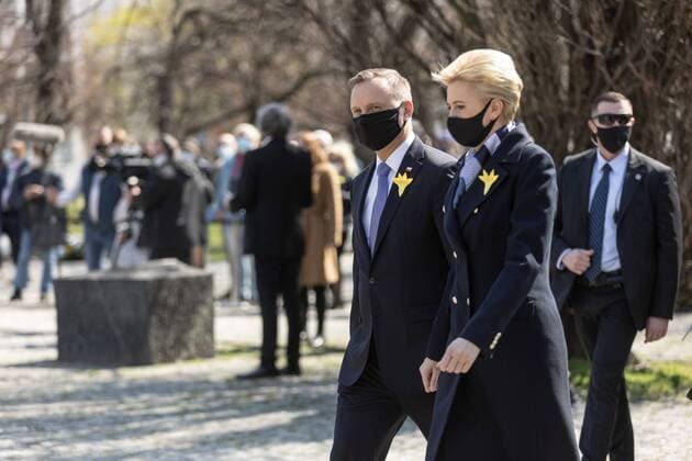 Bilder des Jahres 2021, News 04 April News Themen der Woche KW16 News Bilder des Tages WARSZAWA 2021.04.19 PREZYDENT ANDRZEJ DUDA WRAZ Z MALZONKA WZIAL UDZIAL W OBCHODACH 78 ROCZNICY WYBUCHU POWSTANIA ZYDOWSKIEGO W WARSZAWSKIM GETCIE FOT. MAREK HANYZEWSKI NEWSPIX --- Newspix.pl WARSAW, POLAND 2021.04.19 President Andrzej Duda and his wife Agata Kornhauser-Duda took part in the 78th anniversary of the Warsaw Ghetto Uprising. FOT.HANYZEWSKI MAREK NEWSPIX.PL  IMG_2500