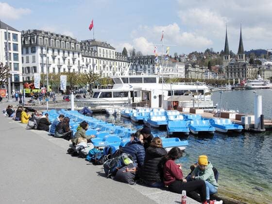 Foto Manuel Geisser 19.04.2021 Corona Pandemie. Tourismusbranche Bild : Touristen am See Stadt Luzern