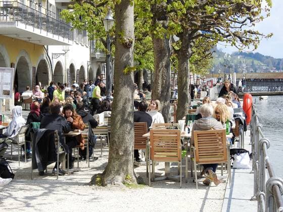 Foto Manuel Geisser 19.04.2021 Corona Pandemie.Bild : Restaurants mit Aussenbereich koennen wieder Gaeste bewirten. Stadt Luzern