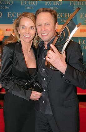 Echo Verleihung 12.03.2006 Saenger Peter Kraus + Frau Ingrid, Preistraeger, bei der Verleihung der Echo-Awards, im Hotel Estrel, Sonnenallee 225, Berlin - 12.03.2006 -
