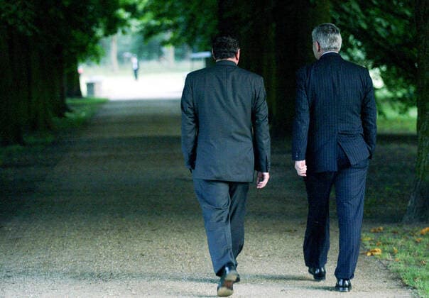 Abgang von Schröder und Fischer Bundeskanzler Gerhard Schroeder,SPD, und Bundesaussenminister Joschka Fischer, Bündnis 90 Die Grünen aufgenommen im Schloss Neuhardenberg, waehrend einer Klausurtagung, Kabinettsklausur des Kabinett, Neuhardenberg Brandenburg, den 27.06.2003, (c) Uta Wagner Neuhardenberg Brandenburg Germany *** Departure of Schröder and Fischer Federal Chancellor Gerhard Schroeder, SPD, and Federal Foreign Minister Joschka Fischer, Bündnis 90 Die Grünen photographed in Schloss Neuhardenberg, during a closed meeting of the cabinet, Neuhardenberg Brandenburg, 27 06 2003, c Uta Wagner Neuhardenberg Brandenburg Germany