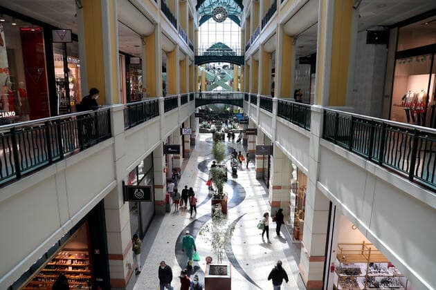 April 19, 2021, Lisbon, Portugal: People go shopping at the reopened Colombo shopping center in Lisbon, Portugal on April 19, 2021. Portugal begins third phase of COVID-19 unlocking on Monday with the reopening of high schools, universities, cinemas, shopping malls and indoor areas of restaurants reopened in the vast majority of the mainland Portugal but stricter rules will stay in place in municipalities where transmission rates remain high. Lisbon Portugal - ZUMAf123 20210419_zap_f123_001 Copyright: xPedroxFiuzax