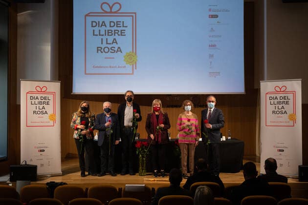 (2RD) The president of the Gremi de Floristes de Catalunya, Joan Guillà n; the deputy mayor of Culture of Barcelona Joan Subirats; the councillor of Culture, ÃÄngels Ponsa; the president of the Gremi de Llibreters de Catalunya, Maria Carme; and the president of the Cambra del Llibre de Catalunya Patrici Tixis; pose at the presentation of the day of Sant Jordi, on April 19, 2021, in Barcelona, Catalonia, (Spain). Due to the pandemic, last year, the celebration of Sant Jordi had to be postponed to July. During this edition, street displays of books and flowers will be allowed from Wednesday 21st to Friday 23rd. In addition, fairs and safe spaces will be created in different locations in the region. 19 APRIL 2021;BARCELONA;SANT JORDI;PRESENT Copyright: xDavidxZorrakinox 3650417