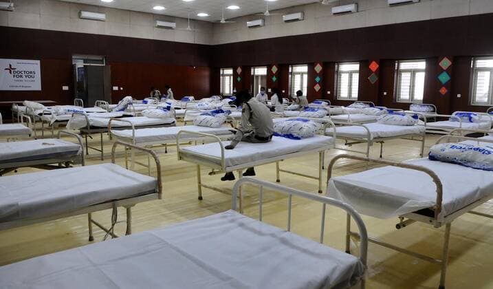 NEW DELHI, INDIA - APRIL 19: Covid care center all set at Government school Rouse Avenue on April 19, 2021 in New Delhi, India. (Photo by Mohd Zakir Hindustan Times) Temporary Covid Care Centers Prepared In Delhi