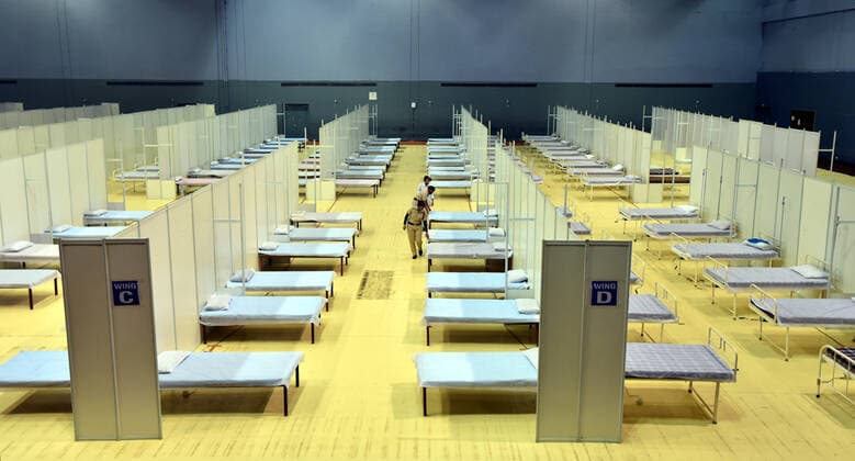 News Bilder des Tages NEW DELHI, INDIA - APRIL 19: A view of newly converted COVID-19 care centre at Yamuna Sports Complex on April 19, 2021 in New Delhi, India. (Photo By Sonu Mehta Hindustan Times) Temporary Covid Care Centers Prepared In Delhi